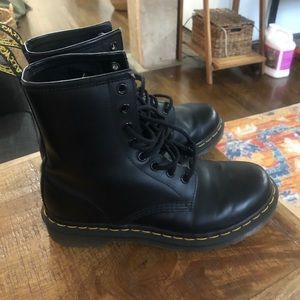 Dr martens black size US 7 L
